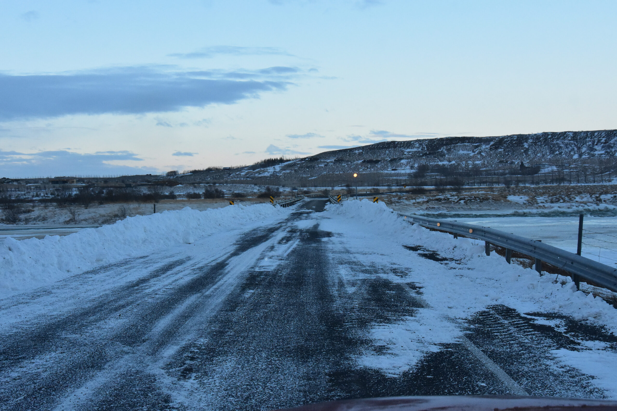 Biskupstungur Tungufljót brú vegrið landslag skaflar